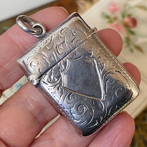 Fantastic beautiful antique Victorian minature English Birmingham hallmarked 1899 engraved sterling silver vesta case pendant fob ( 4 )