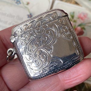 Fantastic beautiful antique Edwardian English Birmingham hallmarked 1908 engraved sterling silver vesta case /fob ( 4 )