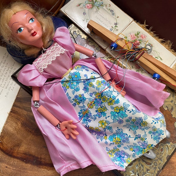 Vintage collectible 1960 / 70s Cinderella fairy tale Pelham puppet Toy Figure in original box/E