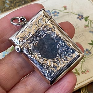 Fantastic beautiful antique Edwardian minature English Chester hallmarked 1902 engraved sterling silver vesta case /fob ( 4 )