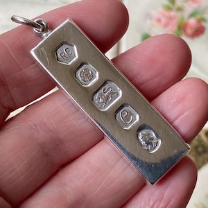 Unusual vintage heavy solid Sterling Silver 1977 Sheffield hallmarked Modernist/Brutalist Ingot pendant/charm - SUNBEAM 77 etched rear ( 4 )