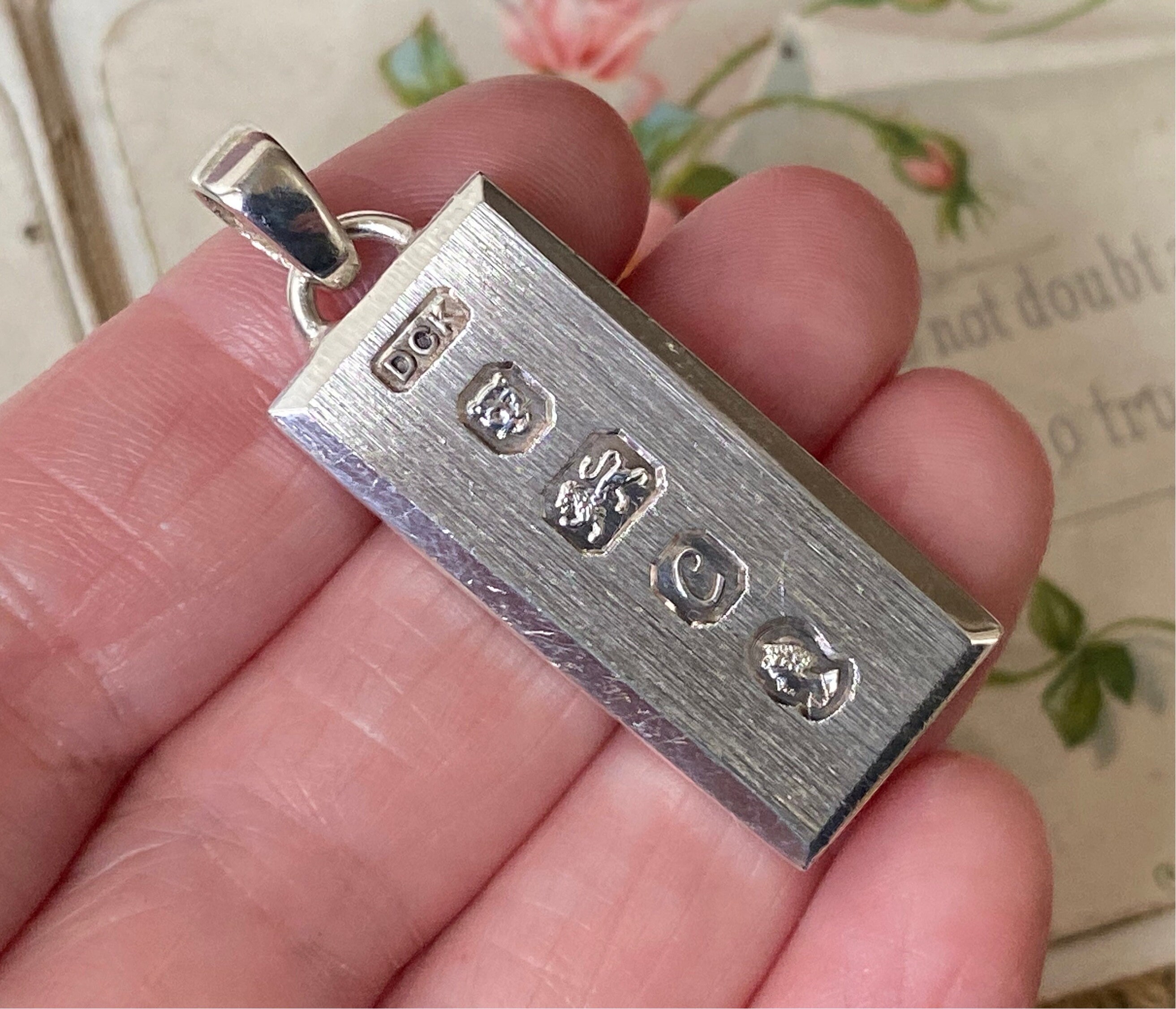 Unusual Vintage Heavy Solid Sterling Silver Queens Head 1977
