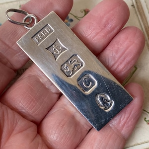 Unusual vintage heavy solid Sterling Silver queens head 1977 jubilee Birmingham hallmarked Modernist/Brutalist Ingot pendant