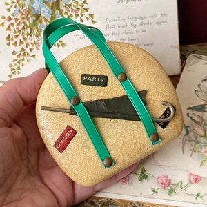 Fabulous unusual antique /Vintage 1950s novelty travel case /suitcase manicure /vanity set (d2)