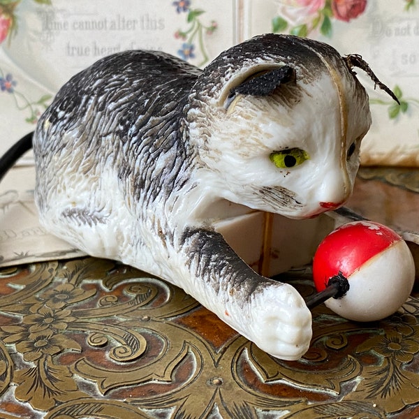 Inusual antiguo Vintage celuloide 1940/50s cuerda gato de juguete mecánico /gatito con pelota por Marx juguetes (D1)