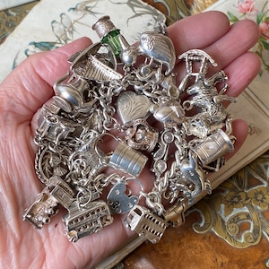 Amazing Vintage big heavy solid Sterling Silver fully loaded Charm Bracelet with Heart padlock. ( 3d )