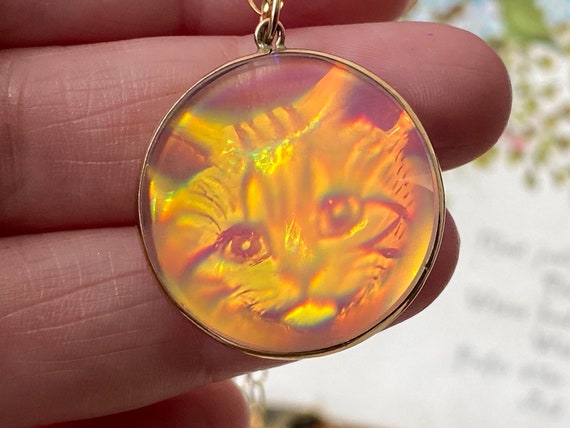 Unusual vintage 375 9ct Gold holographic cat Neck… - image 6