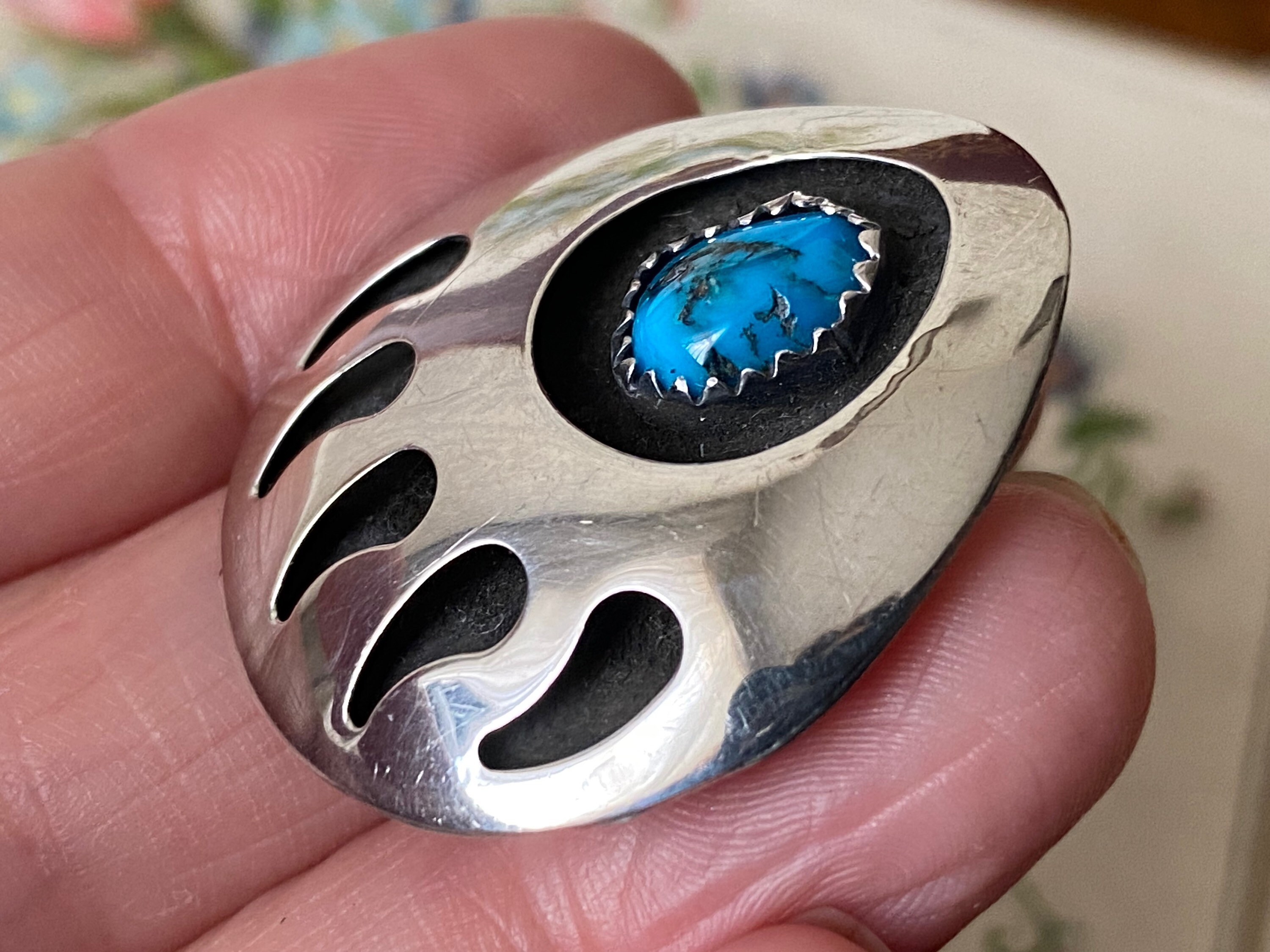 【b-16】 one‐hand bear claw / Turquoise David Rosales Men's Turquoise Bear Claw Pendant - Stagecoach
