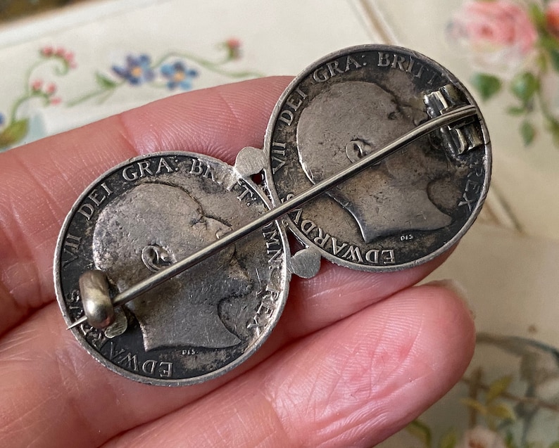 Insolito antico re Edoardo V11 argento sterlina scellino d'amore gettone doppia moneta spilla / spilla ( 2 ) immagine 2