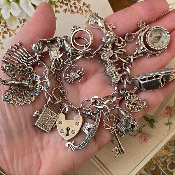 Fantastic Vintage solid Sterling Silver Charm Bracelet with Heart padlock & opening charms ( d ) 3d