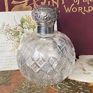 Beautiful original large Edwardian sterling silver & cut crystal / glass perfume /scent /cologne bottle (E)