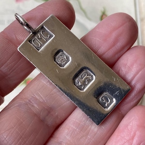Unusual vintage heavy solid Sterling Silver queens head 1977 jubilee Sheffield hallmarked Modernist/Brutalist Ingot pendant