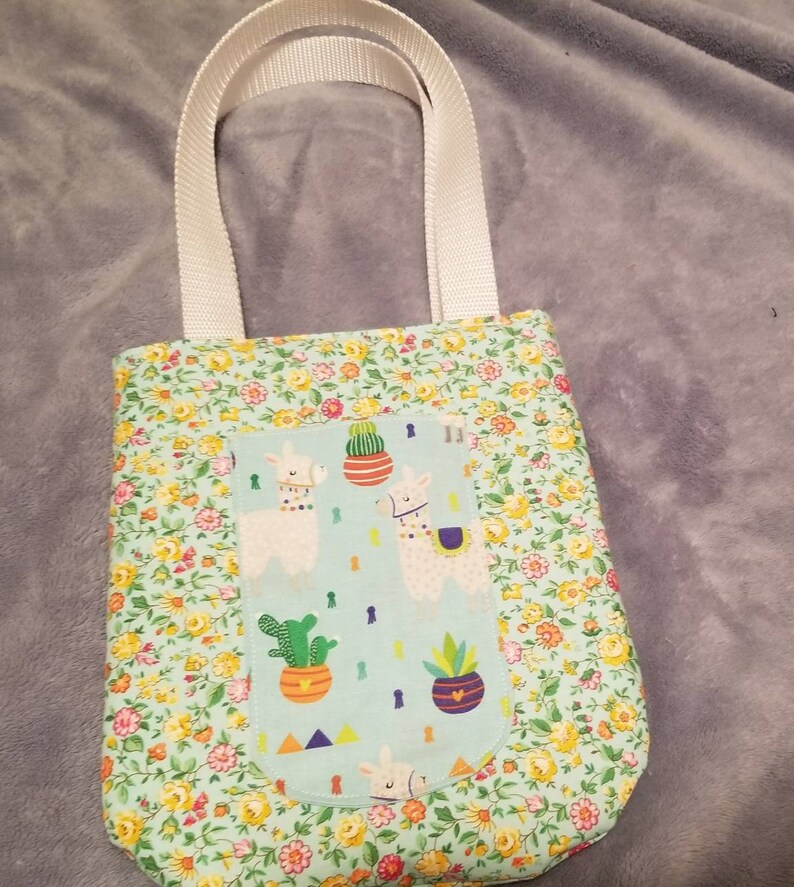 Small pocket tote