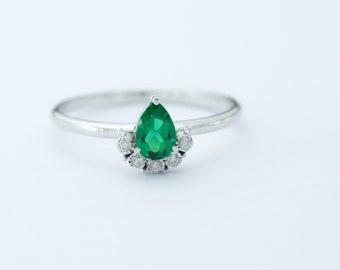 Emerald Diamond Ring, Diamond Engagement Ring, Wedding Jewelry for Brides, Gold Ring For Her, Green Gemstone Ring, Birthday Gemstones