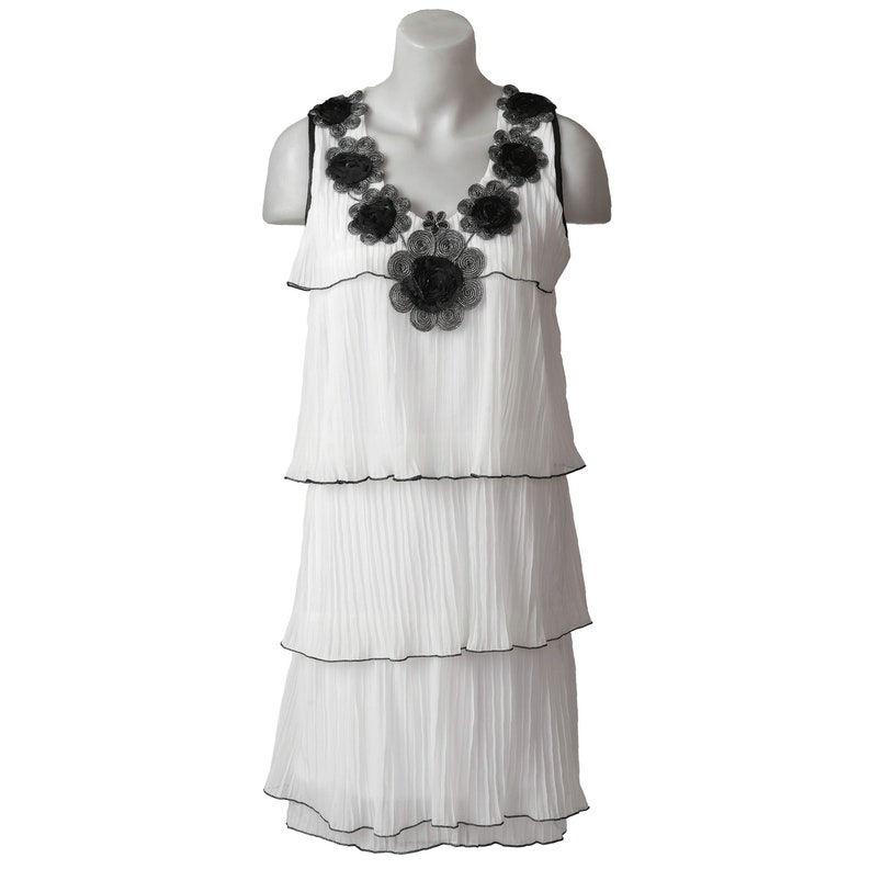 New DECOLLATE Little White Black Trim Crinkle Pleated Layered Chiffon Designer Party Evening Cocktail Sleeveless Dress High Quality Product image 1