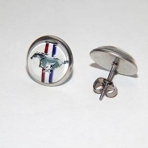 Orecchini con logo Ford Mustang, emblema Ford Mustang, orecchini con cavallo, orecchini con logo auto, regalo per lei