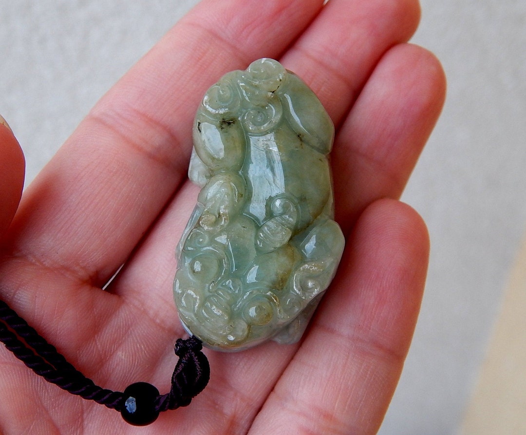 翡翠の彫刻ペンダント翡翠満緑の貔貅彫刻 上質光沢 C1A048 翡翠の彫刻