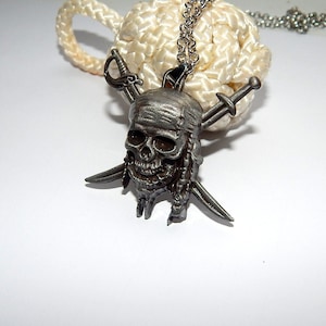 Pirates of the caribbean logo pendant, Pirate skull jewelry, Pirate of the caribbean necklace keychain, Pirate symbol, Pirate emblem patch