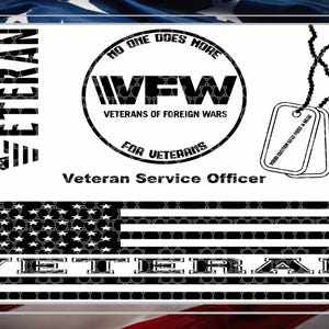 以下が含まれることがあります： 「VETERAN」と「VFW Veterans of Foreign Wars」の文字を含む、黒いテキストとグラフィックが描かれた白い看板。デザインにはアメリカ国旗のモチーフとドッグタグが組み込まれています。「Veteran Service Officer」の文字も表示されています。
