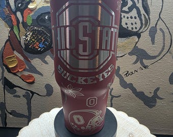 40オンス オハイオフットボールをイメージしたステンレス製タンブラー | レッドファンカップ | レーザー刻印入りスポーツタンブラー