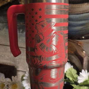 40 oz Firefighter’s Prayer Tumbler with Handle – Red Engraved Mug – Fireman Gift – Thin Red Line Flag – Praying Firefighter & Flame Design
