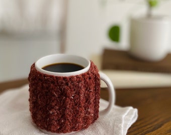 Mug rouge au crochet confortable - Mug à café - Mug au crochet - chauffe-tasse - café confortable - thé confortable - tasse confortable - douillettes - fait main - crochet - cousu