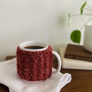 Mug rouge au crochet confortable Mug à café Mug au crochet chauffe-tasse café confortable thé confortable tasse confortable douillettes fait main crochet cousu image 8