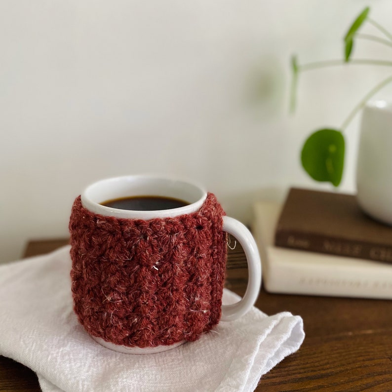 Red Crochet Mug Cozy Coffee Mug Mug Crochet Wrap Mug Warmer Coffee Cozy Tea Cozy Cup Cozy Cozies Handmade Crochet Sewn zdjęcie 8