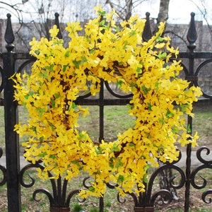 Spring summer wreath for front door, Everyday yellow wreath with forsythia, Flowers door wreath, Elegant fresh modern wreath