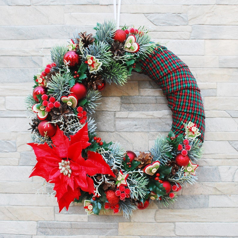 Pine Cone /& Red Berries Rustic Christmas Wreath 38cm