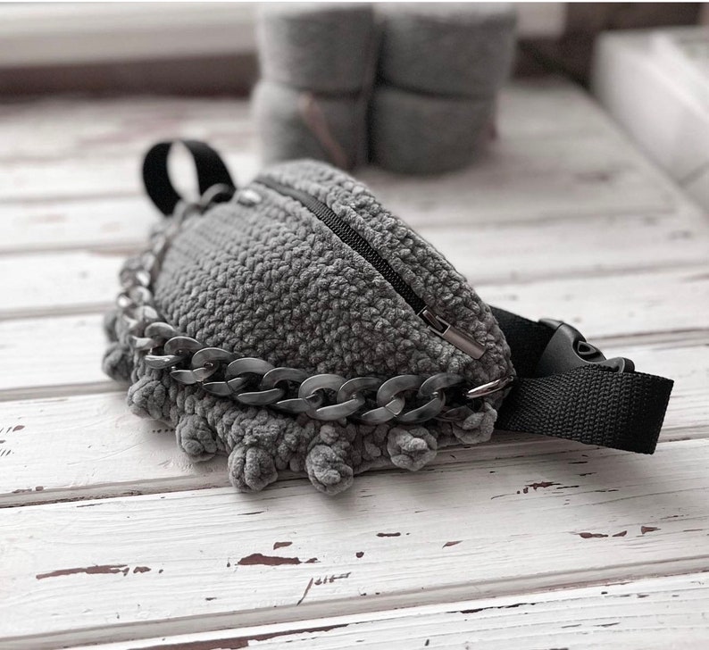 Crochet fanny pack with plush pattern PDF, belt bag, waist bag digital instant download, straw belt pouch, bum bag image 8