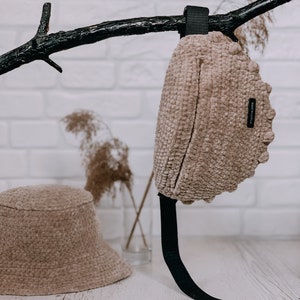Crochet fanny pack with plush pattern PDF, belt bag, waist bag digital instant download, straw belt pouch, bum bag image 7