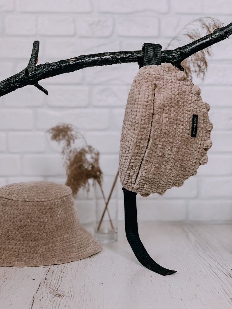 Crochet fanny pack with plush pattern PDF, belt bag, waist bag digital instant download, straw belt pouch, bum bag image 7