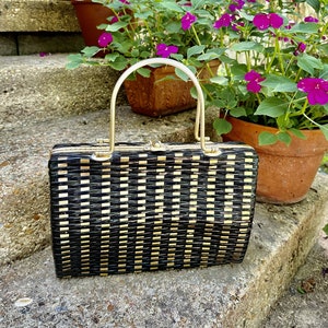 LOVELY WICKER HANDBAG/Vintage Wicker Handbag/60&#39;s Purses/Wicker Bags/60&#39;s Handbags/Basket Purses/Black and Gold Purse/Good Vintage Condition