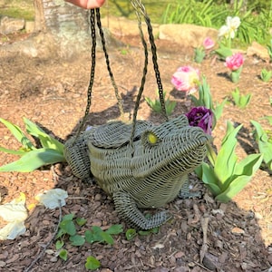 RARE 50&#39;s WICKER FROG Purse/50&#39;s Animal Purses/50&#39;s Wicker Purses/Vintage Animal Purses/Frog Purses/Frog Handbags/50&#39;s Purse/Mint Condition