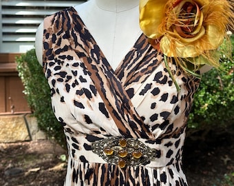 Precioso vestido de leopardo de los años 70/Vestidos de los años 70/Vestidos maxi de los años 70/Vestido de leopardo/Vestidos maxi/Vestido adornado/Vestido de los años 70/Maxi sin mangas/Casi nuevo