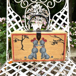 BOLSO DE MANO POODLE de los años 60/Bolsos de los años 60/Monedero de caja de los años 60/Monederos de caja/Bolsas de caja/Monedero de caniche/Monederos de caja vintage/Montones de caniches/Condición Shabby Chic