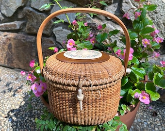 Barlow Type NANTUCKET BASKET Vintage W/faux Carved Double
