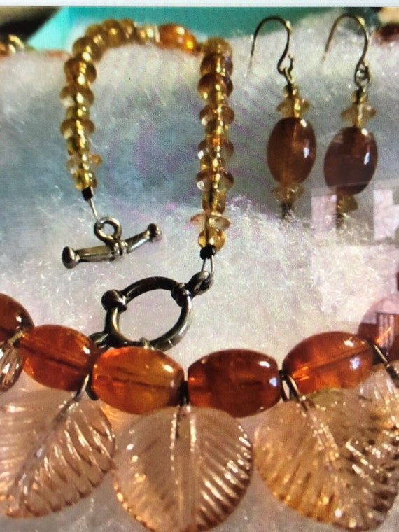 BAKELITE RARE 40's Necklace Set/Bakelite Necklaces