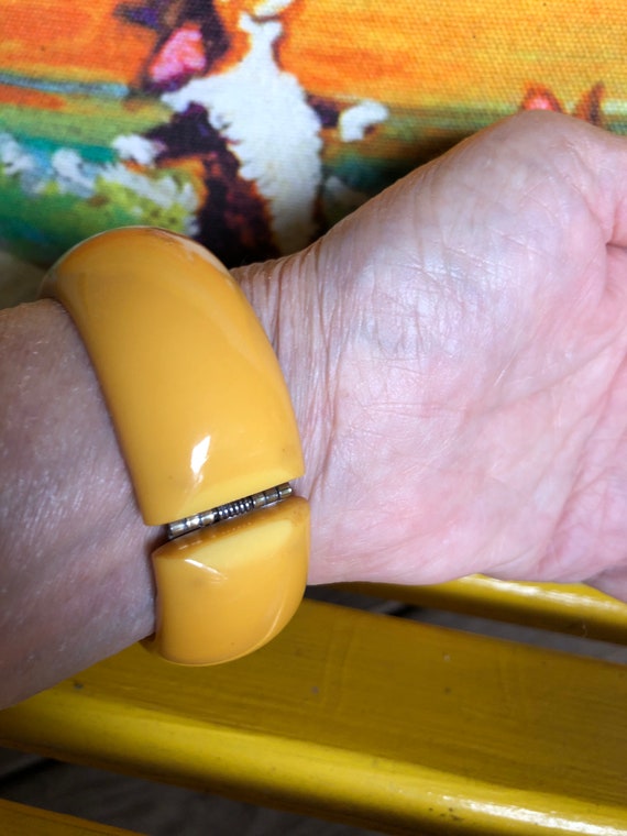 BAKELITE Butterscotch CLAMPER BRACELET/Bakelite B… - image 3