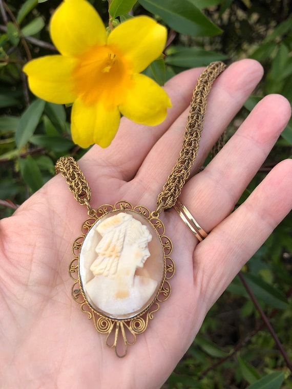 BEAUTIFUL 40's CAMEO NECKLACE/Handmade Cameo Neckl