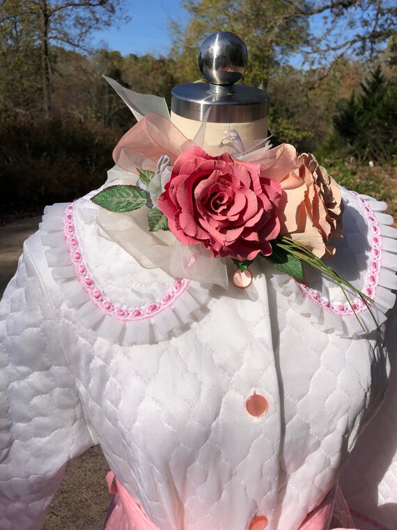 PRETTY PINK White 60's QUILTED Robe/70s Quilted Ro