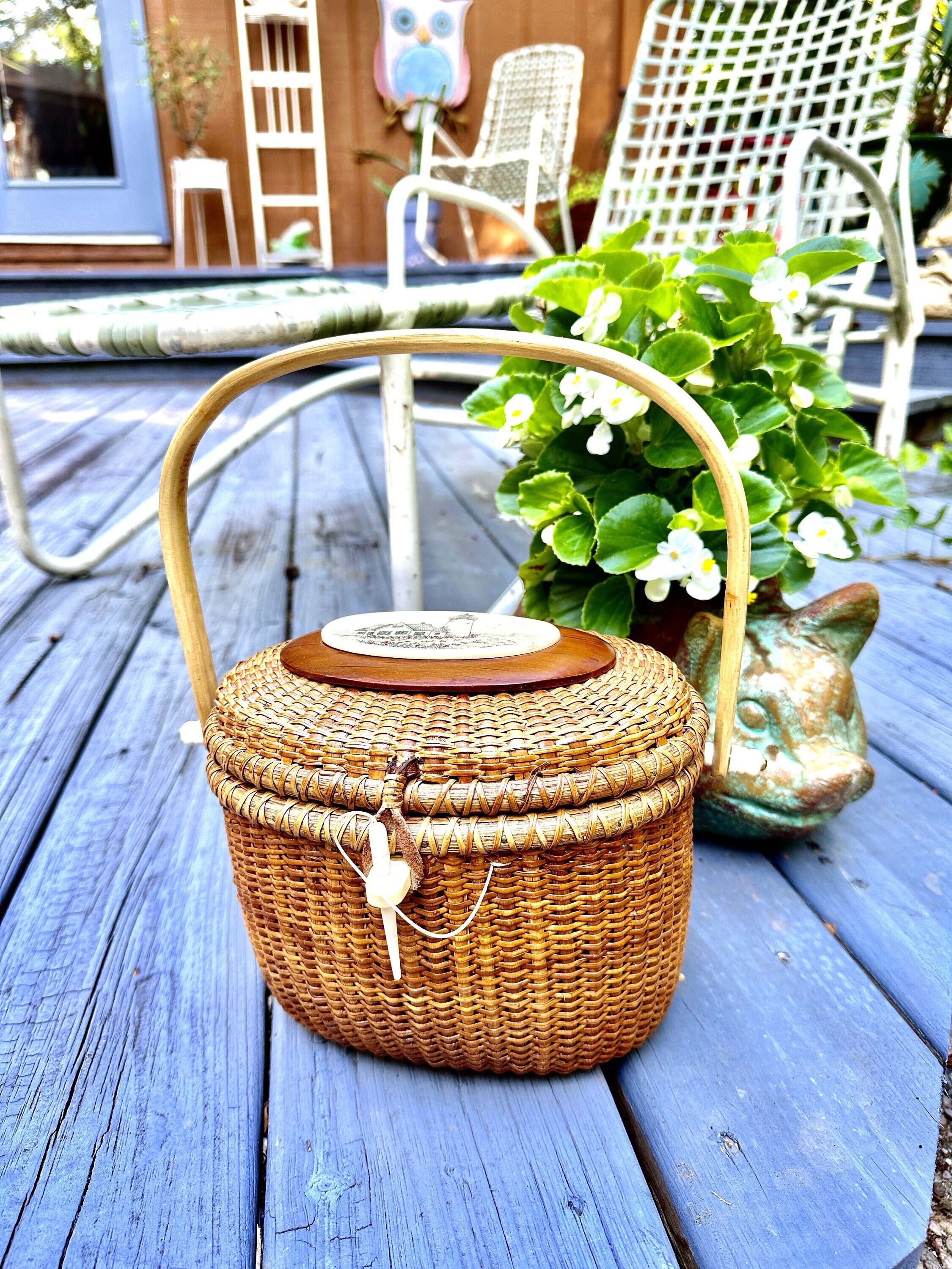 LOVELY BARLOW NANTUCKET Handbag/Nantucket Lightship Handbag