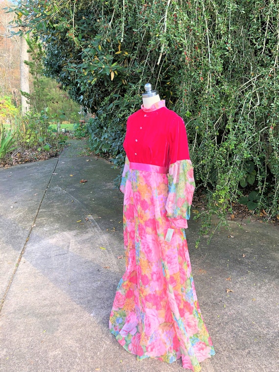 GORGEOUS 70's FLORAL and VELVET Maxi Dress/70’s M… - image 2