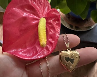 LOVELY 70s LOCKET SWEETHEART Necklace/Vintage Necklace/Victorian Revival Style Necklace/Sweetheart Necklace/14K Necklace/Near Mint Condition