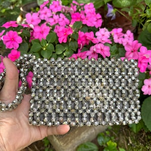 MONEDERO ITALIANO DE LOS 60/Embragues con abalorios/Bolsos con abalorios/Monederos con abalorios/Bolsos con abalorios/Muñequeras vintage/Embragues/Carteras plateadas/Cerca de perfecto estado