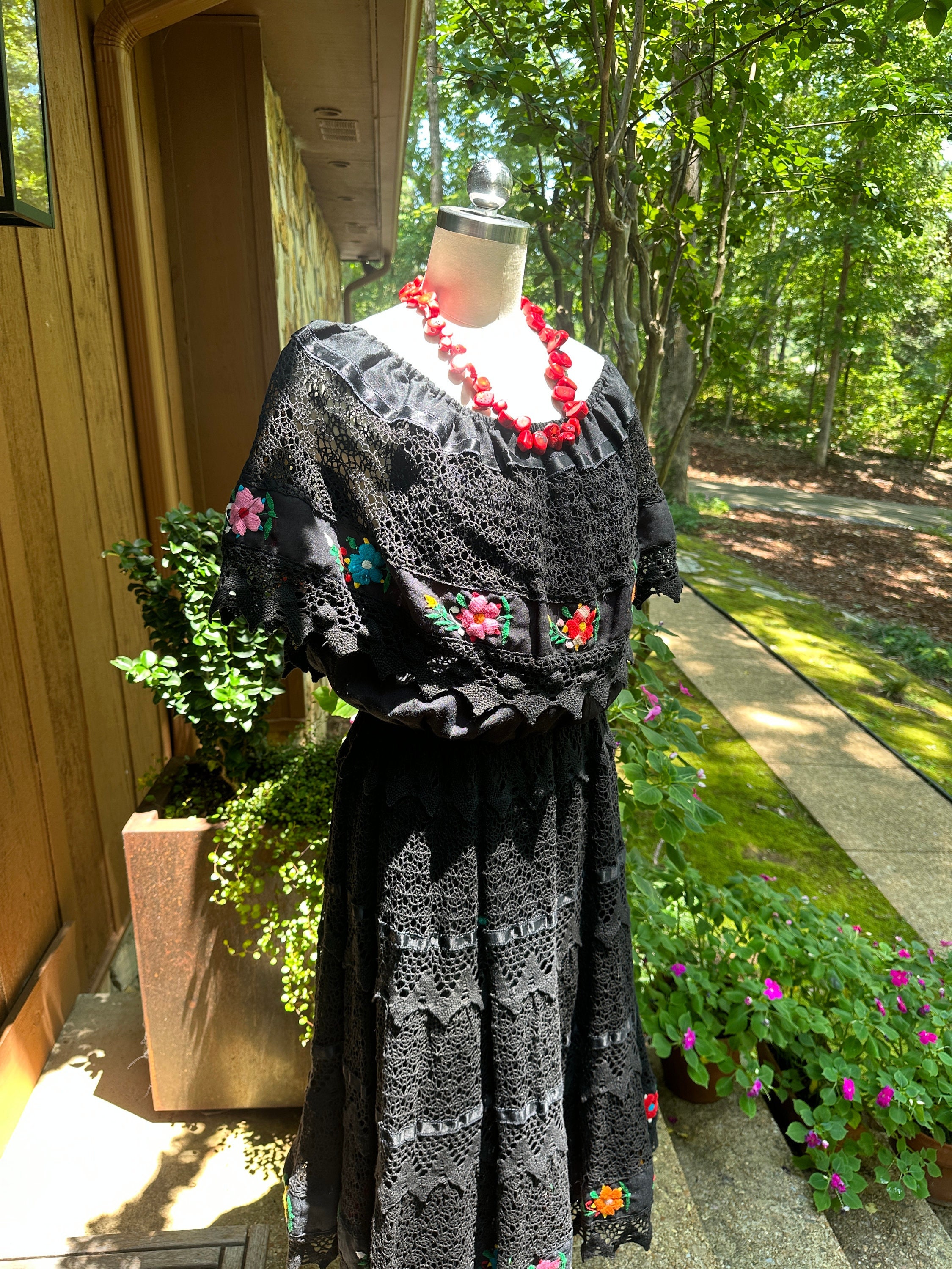 Lovely 70's Mexican Lace Dress/Mexican Dress/Boho Dress/Festival Dress/Floral Dress/Embroidered Dress/Lace Dresses/Mint Condition