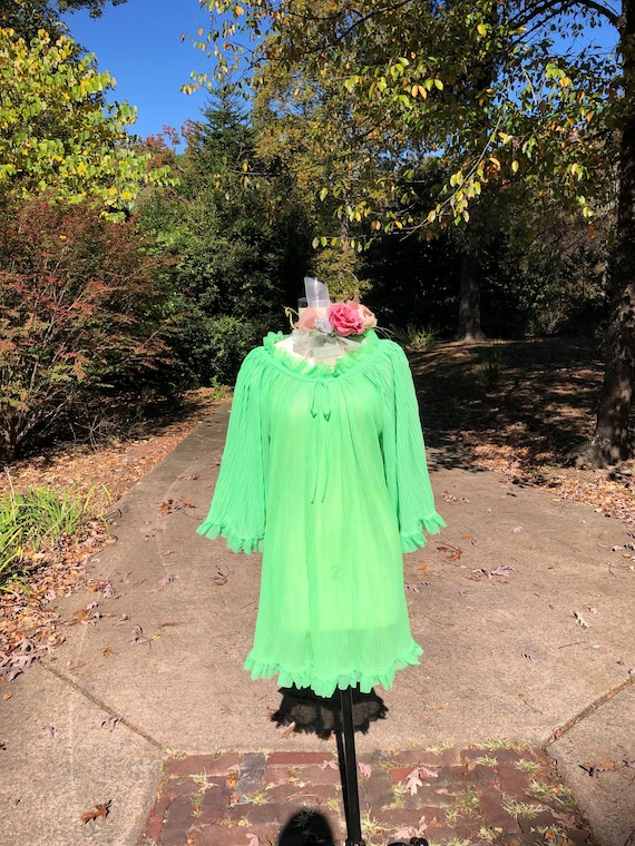 GORGEOUS Green BABYDOLL Nightgown/60’s Bell Sleev… - image 2