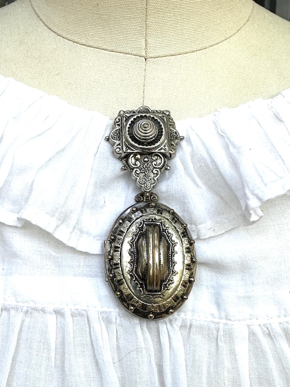 RARE ANTIQUE LOCKET/Antique Locket/Vintage Locket/Fur Clips/Antique Fur Clips/Lockets/Rare Lockets/Antique Jewelry/Near Mint Condition