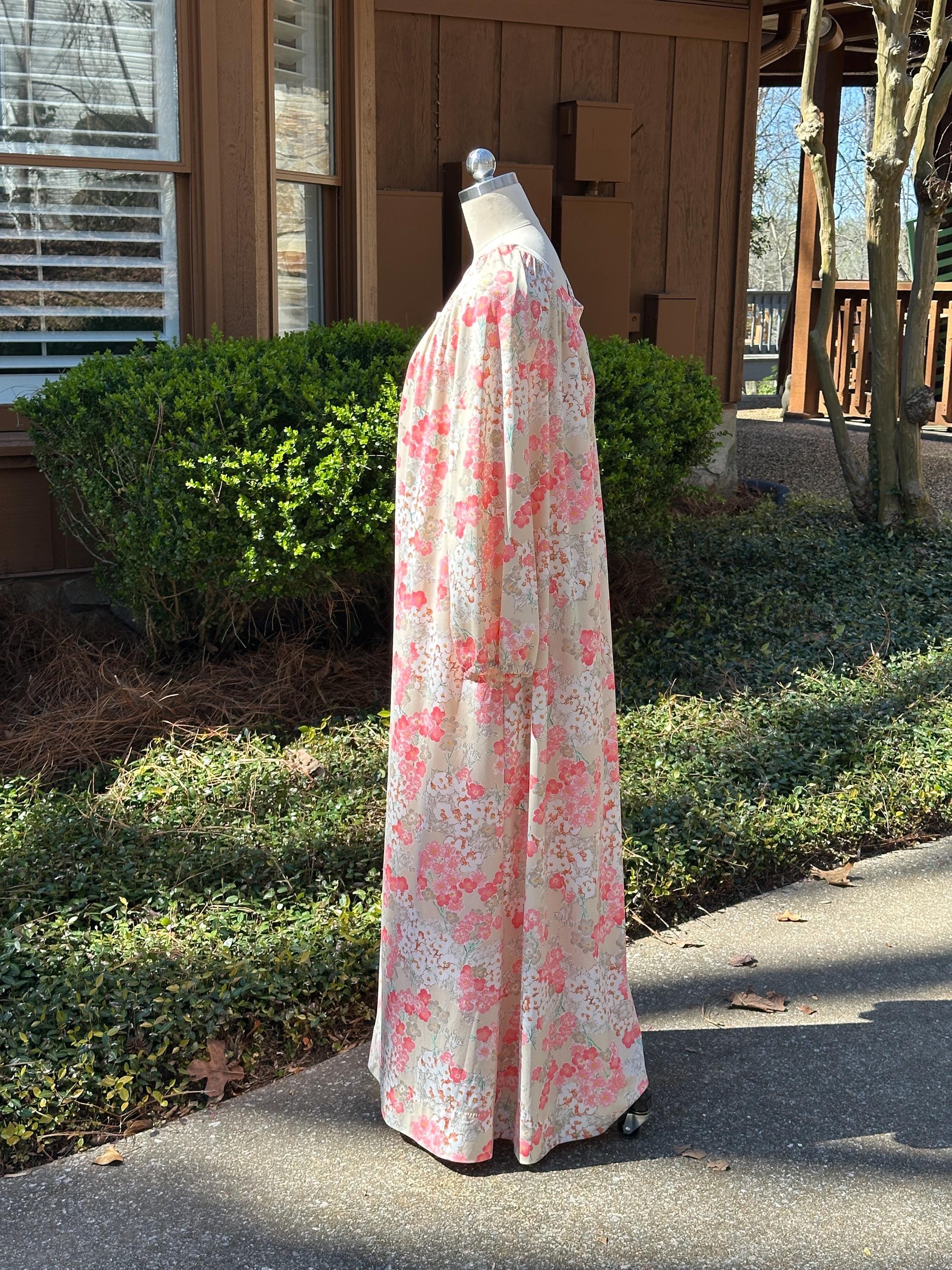 GORGEOUS 60's FLORAL Mumu Robe and Gown/mumu Robe/floral Mumu Dress ...